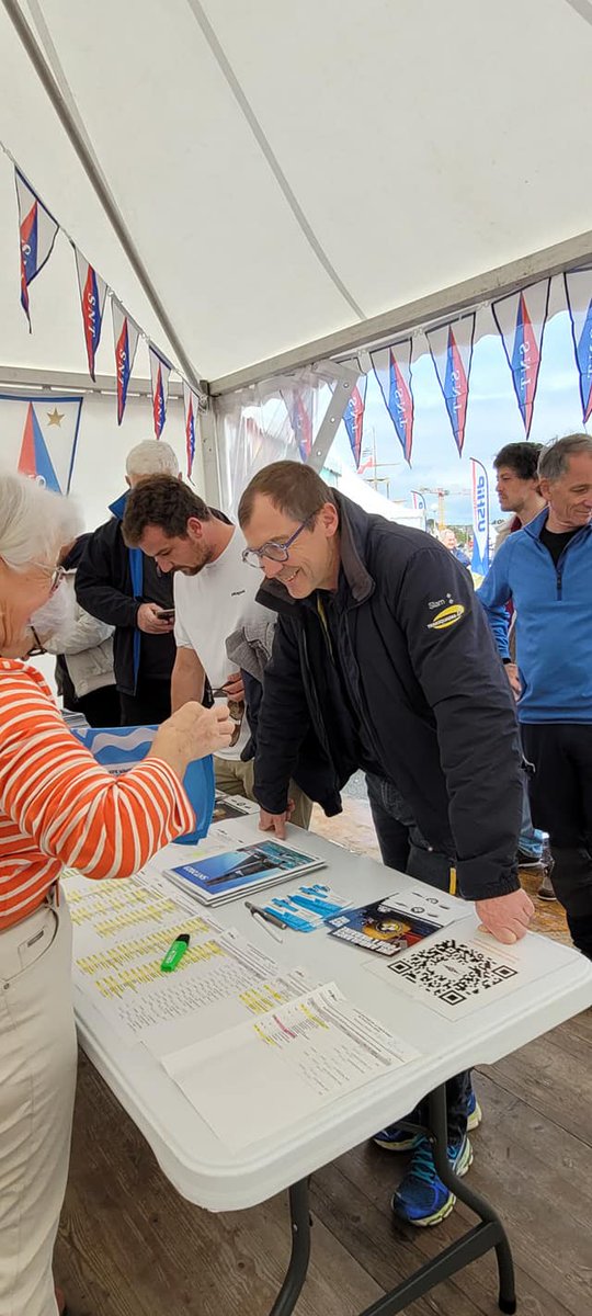 Lgrandlarge's tweet photo. [ÉVÉNEMENT] Le Spi Ouest France Banque Populaire Grand Ouest a débuté aujourd’hui à la Trinité-sur-Mer. 🪺 

Figaro, Class40, IRC, Open 7.50 : plus d'une vingtaine d'adhérents seront en course sur cette 45e édition ! 

Bon vent à tous ! 👋

#LorientgrandLarge #Sailing #Racing https://t.co/f2nOEV83Yl