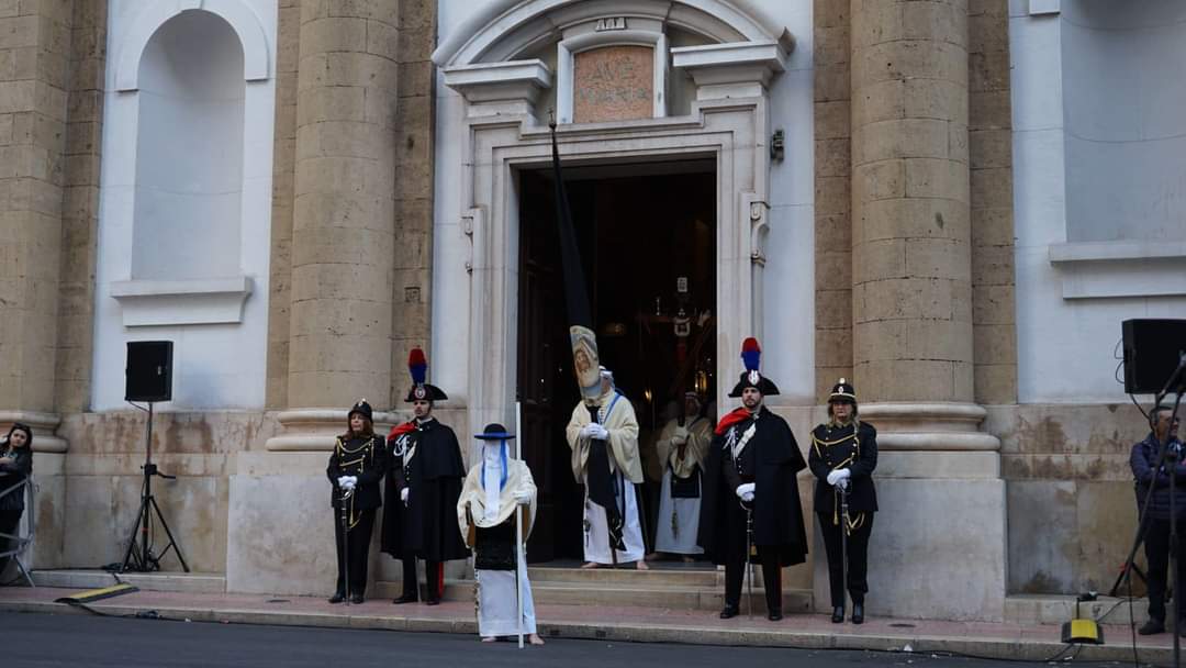lun_81's tweet photo. #processionedeimisteri #Taranto #venerdisanto https://t.co/jEq3LezxeG