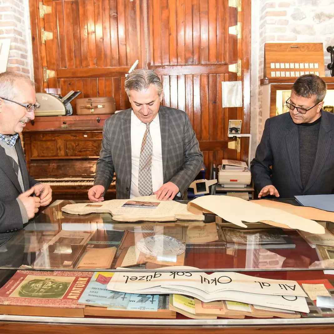 İl Milli Eğitim Müdürümüz  Murat Yiğit, Konya İl Eğitim Tarihi Müzesini ziyaret ederek sergilenen eğitim materyalleri ve eserlerini inceleyerek bilgi aldı; müze özel defterini imzaladı. <a href="/gokhanmurat1/">Murat YİĞİT</a>
<a href="/servetal61/">Servet ALTUNTAŞ</a> <a href="/konyamem/">Konya İl MEM</a>