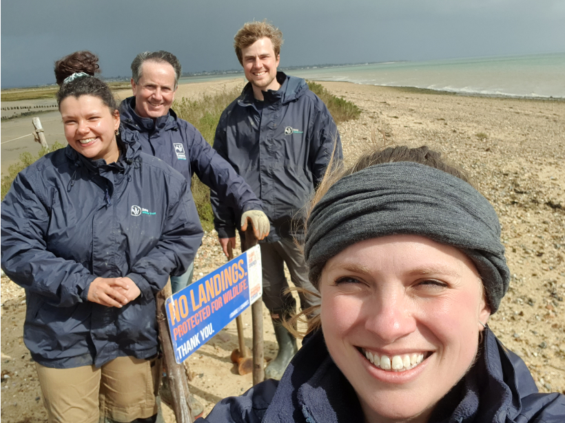 We have been busy installing the latest #ShareOurShore signs at Tollesbury Wick nature reserve, to protect beach-nesting birds.🐣 If you are heading to the coast, please take note of these designated areas. Read more👉 loom.ly/S8JLwuU @Natures_Voice @BirdAwareEssex