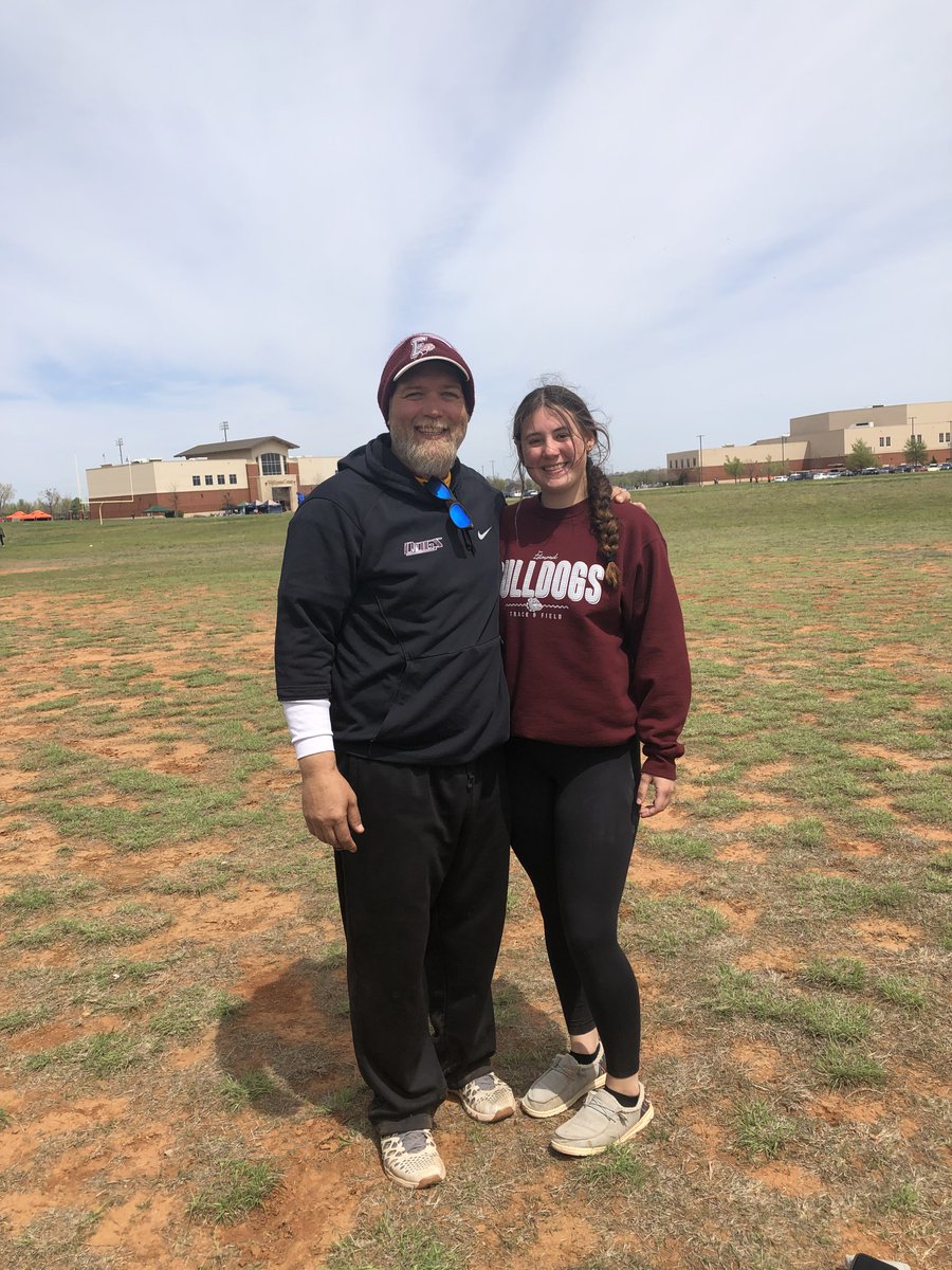 Edmond Bulldog Girls Throws tweet media