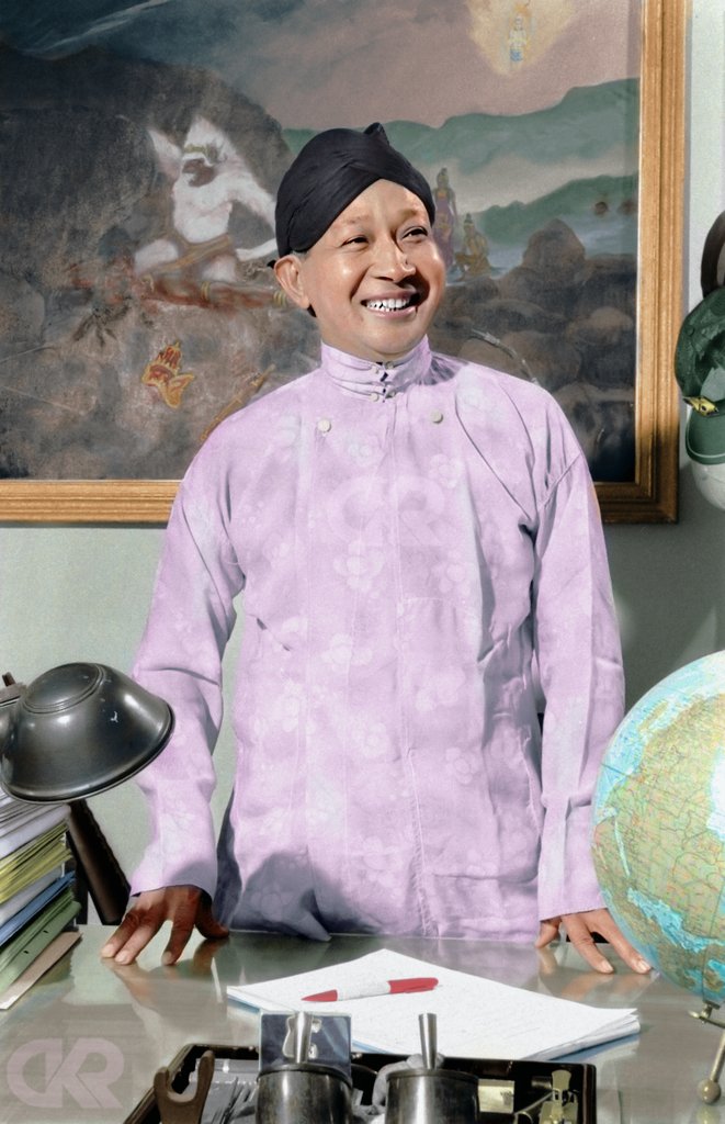 dikolloran's tweet image. General Suharto wearing Javanese dress, 1967.

#dikoloran #coloring #colorized #suharto #soeharto