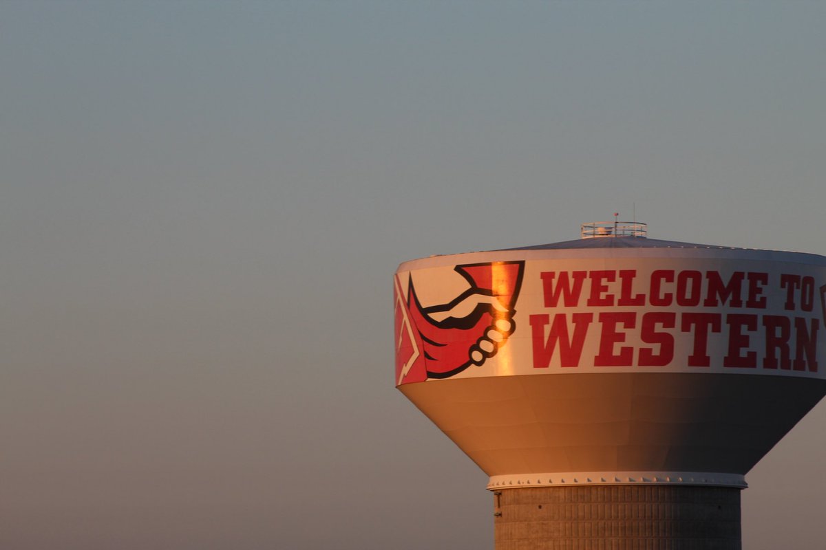 maggiehaydenn's tweet photo. Rising high above the Hill, the iconic water tower of #WKU stands tall and proud! 🎓💯#hilltoppers #campuslife #collegememories #smmwku https://t.co/GpKlHzPQgv