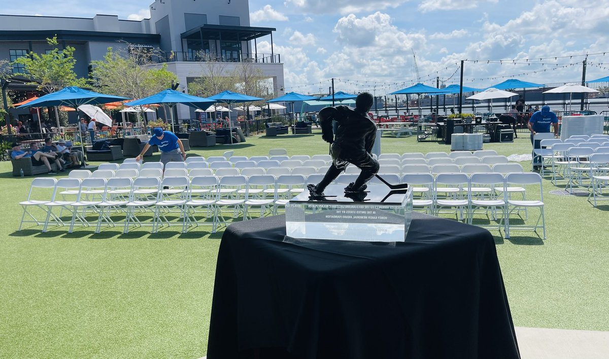 🏆We’re getting ready are you? The 2023 Hobey Baker Memorial Award, hydrated by BioSteel, will be revealed at the stunning Sparkman Wharf in Tampa, FL☀️The event kicks off at 4:30pm on Friday, April 7th, 2023. If you can't join us in person, be sure to tune in to our live…