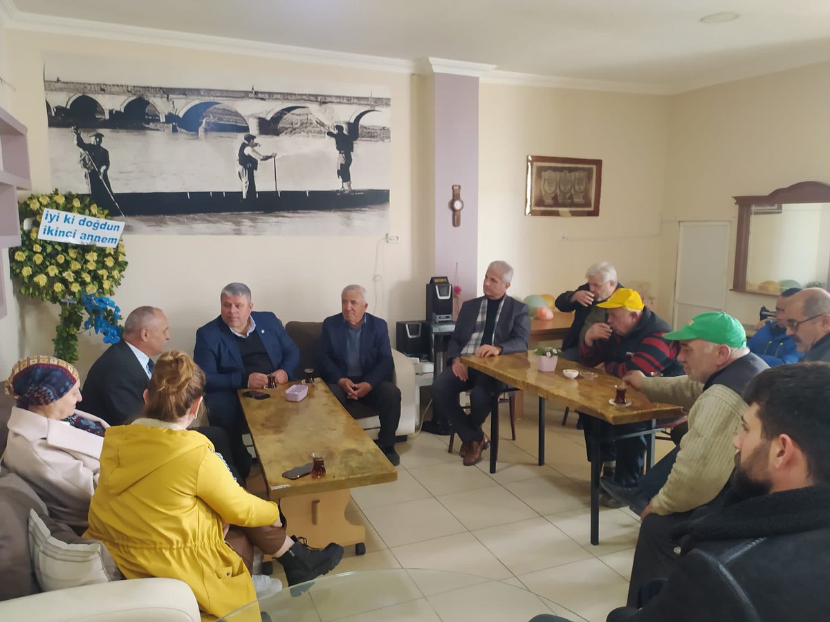 ekremdemir22's tweet photo. Teşkilat ziyaretlerimiz devam ediyoruz.
Güler yüzlü Meriç’li hemşerilerimiz her zamanki gibi bizi bağrına bastı.
Başta İlçe Başkanım Sayın @eomer3387 ve Yönetimine gösterdikleri misafirperverlikten dolayı çok teşekkür ediyorum.
📍Edirne / Meriç #İYİOlacak
#AzKaldı #MeralAkşener https://t.co/Em1Z75g1BD