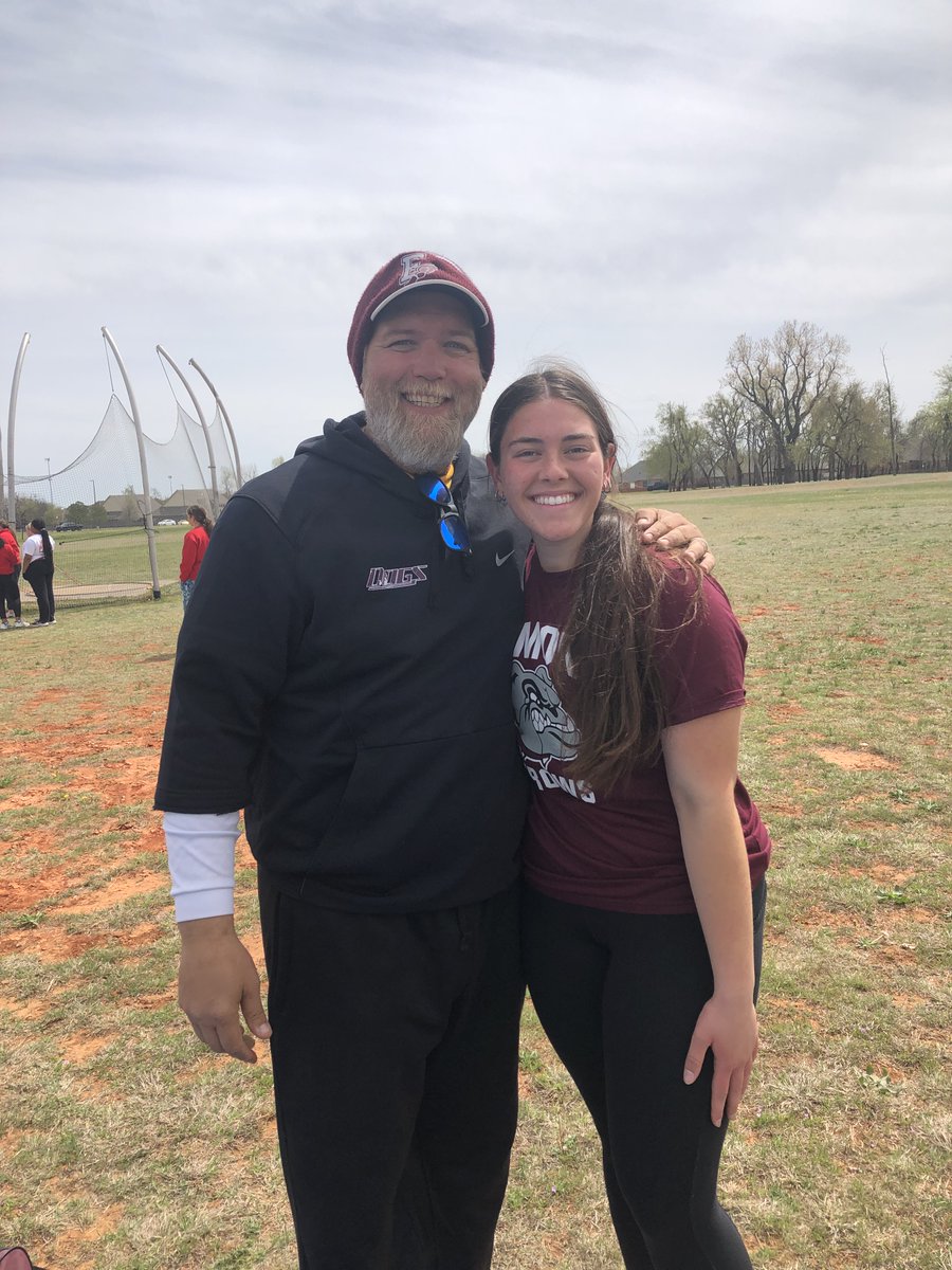 Edmond Bulldog Girls Throws tweet media