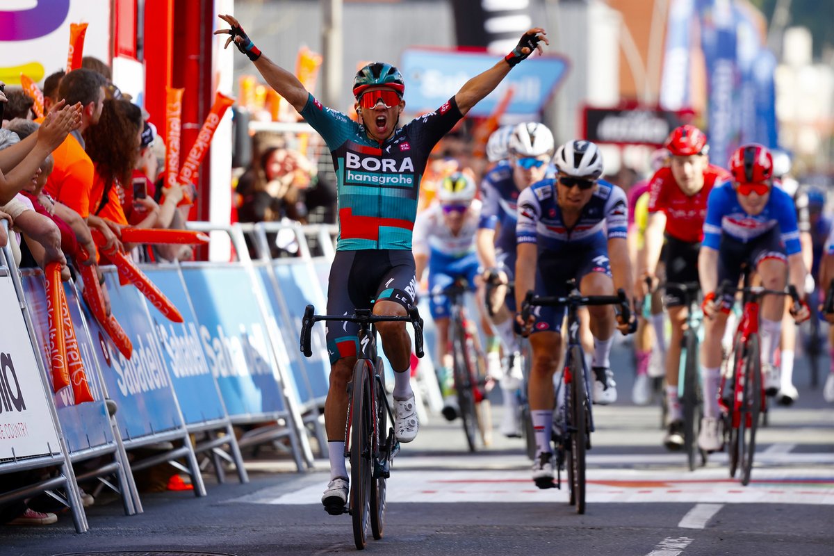 🏆 REPORT: Sergio Higuita takes second stage win for BORA-hansgrohe in Tour of the Basque Country.

Read all about it here: fal.cn/3xecN

📸: @sprintcycling