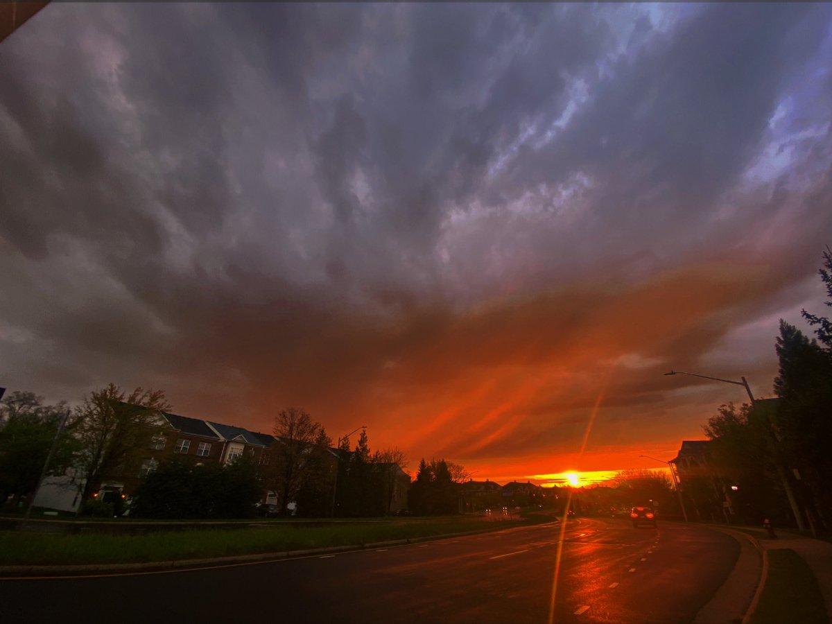 Sunset after yesterday’s storm, in Herndon, VA ❤️

#herndon #travel #itsamazingoutthere #sunset #sun #storm #magical #getout #explore #Virginia #sky