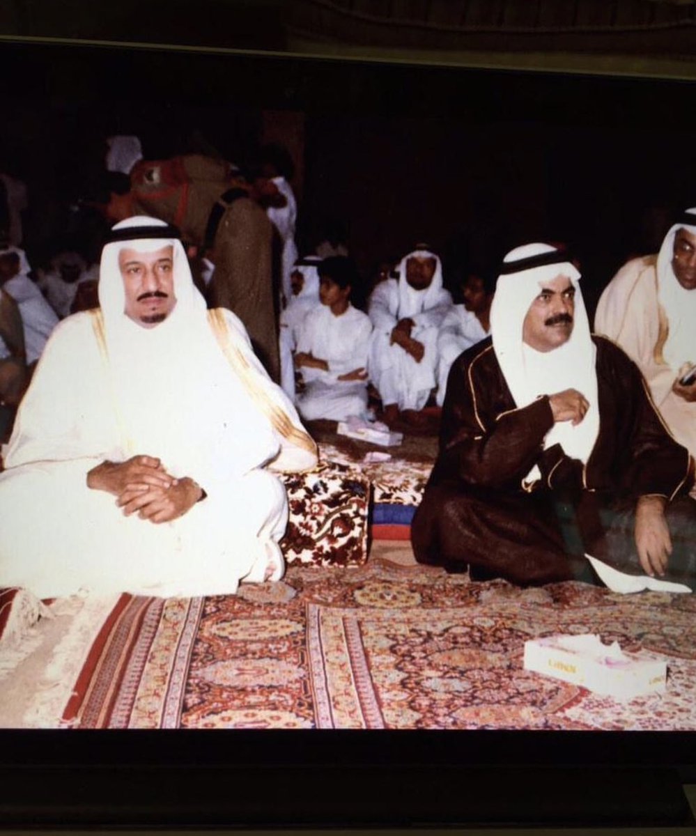 InfKsa's tweet photo. الملك سلمان بن عبدالعزيز - حفظه الله - و مدير جامعة الملك فهد للبترول و المعادن  الدكتور بكر بن عبدالله بن بكر اثناء تخرج الامير عبدالعزيز بن سلمان 
1982م https://t.co/tHVbC8o9KT