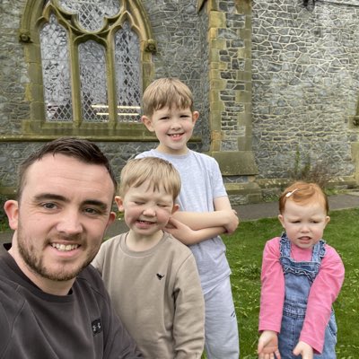DanielJones_2's tweet photo. #NewProfilePic

Trying to get picture with all 3 smiling is impossible .
These 3 keep me going every single day 💕 https://t.co/jHL4W7PjCm