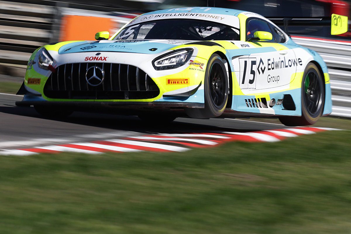 RamRacingCom's tweet image. Flying into the first @BritishGT round of the season… 🚀

Great day in the sun spent preparing for this weekend’s opening two races @Oulton_Park 

📸 @JakobEbrey