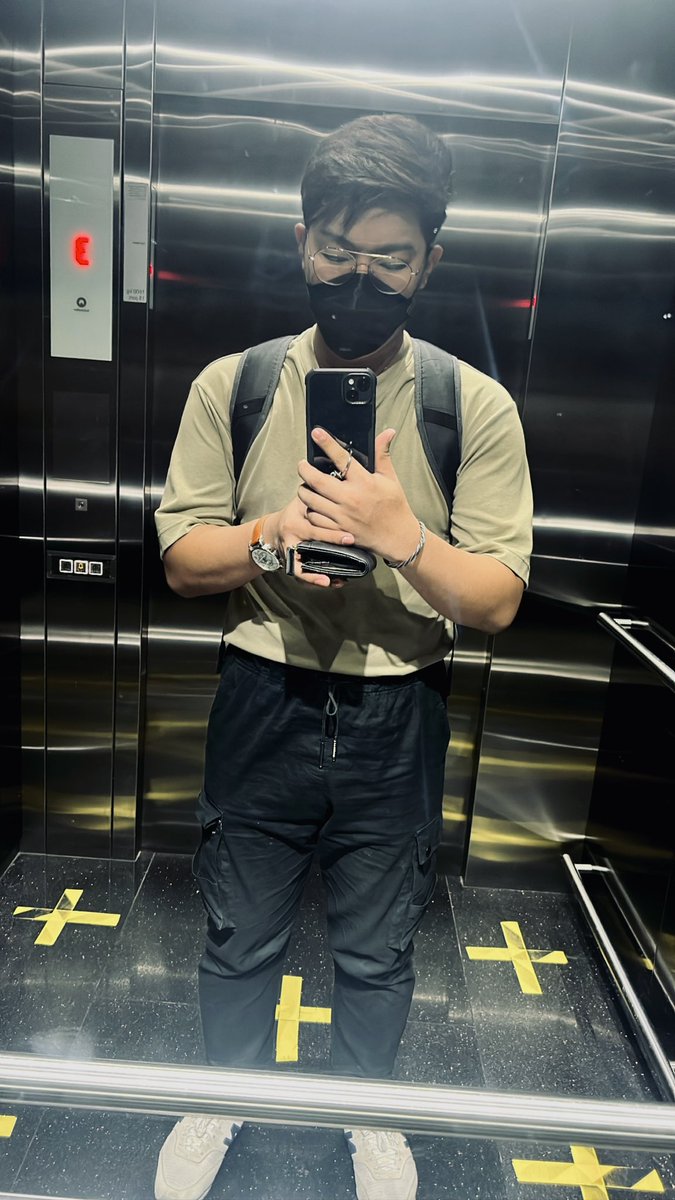 Pluviammmmm's tweet photo. School boy https://t.co/mAsNJ0okbC