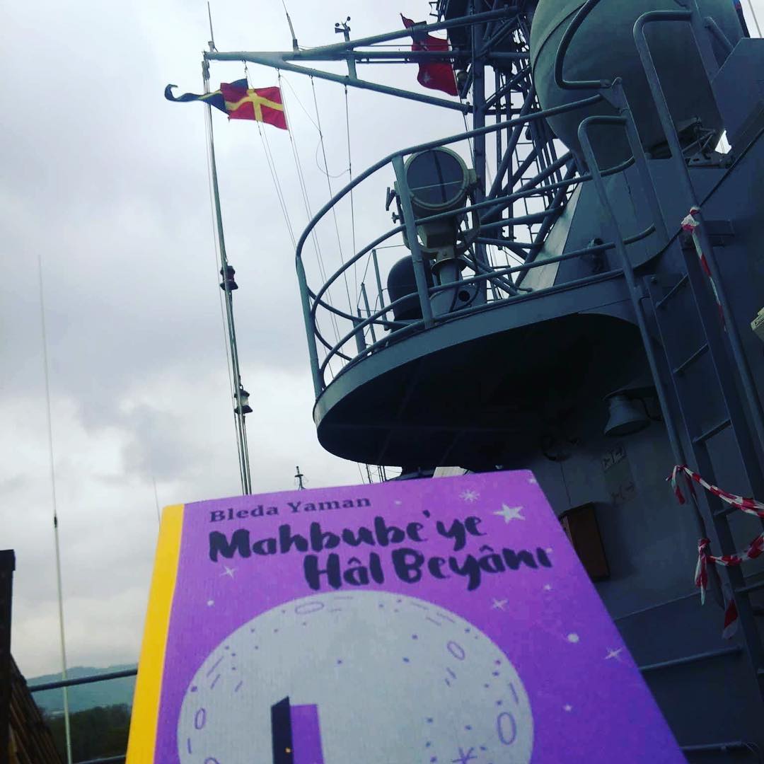 Yelkenler fora 🚩

"Dünya, zamanın sahtesini yaşadığımız yerdir. 
Yalnızca yanmak değil, yanılmak da kaderdir."