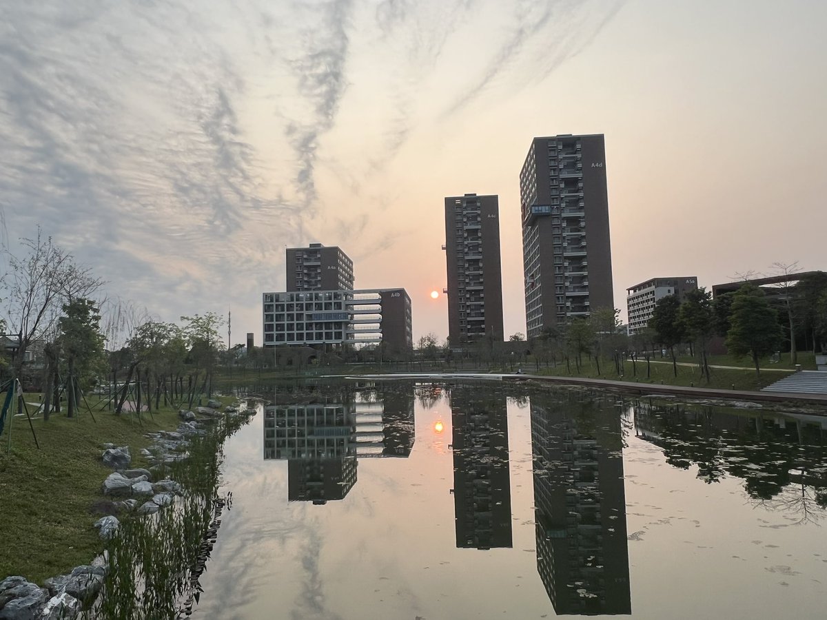 Yingying_Ning's tweet photo. Sunset on campus https://t.co/peyvpYShkD