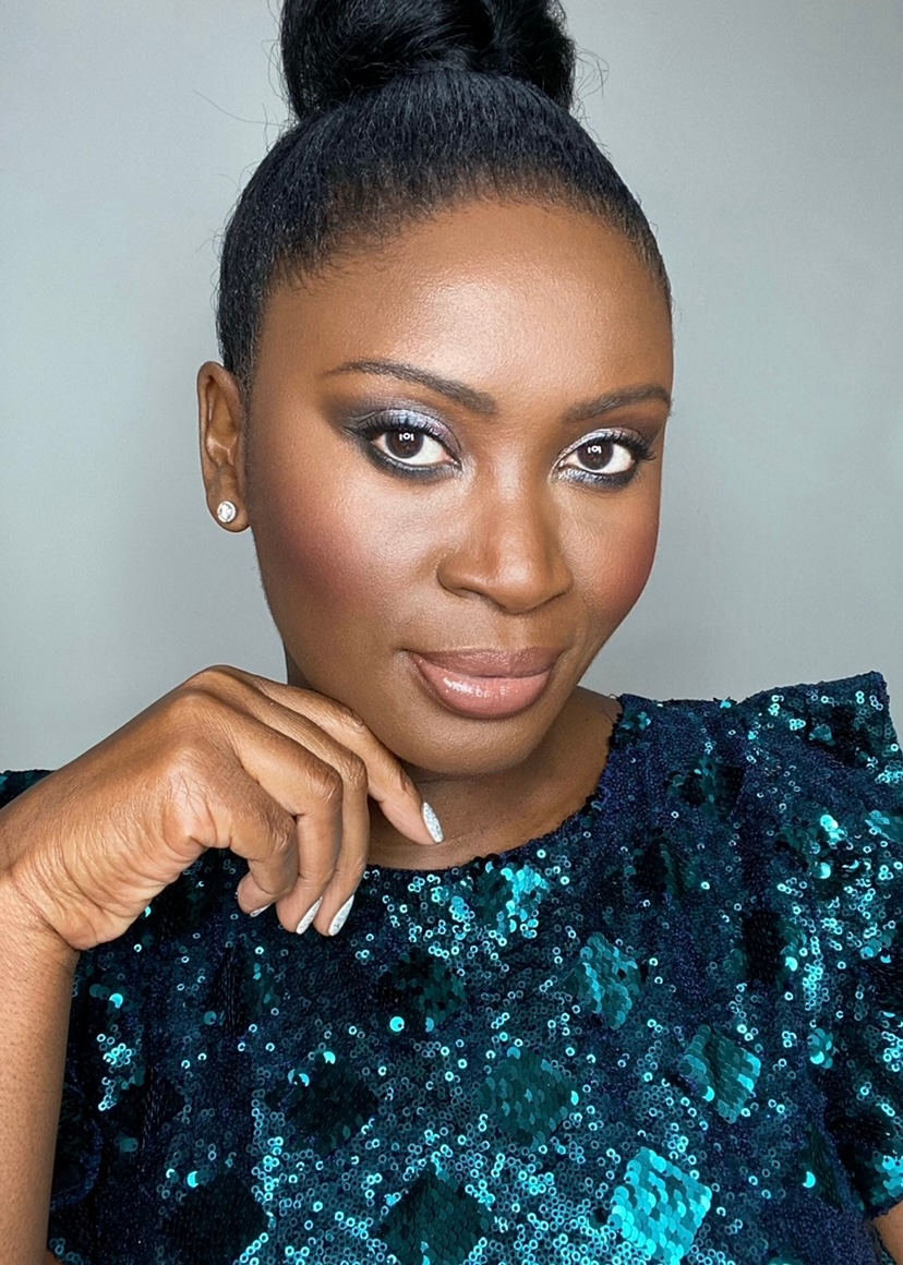 SpellMagazine's tweet photo. Celebrity makeup artist Pauline Briscoe talks us through her five-minute beat and what it's like behind the scenes in the fast-paced world of television: https://t.co/UvYZLmix2i

#SpellMeets https://t.co/wkL3hXN6y1