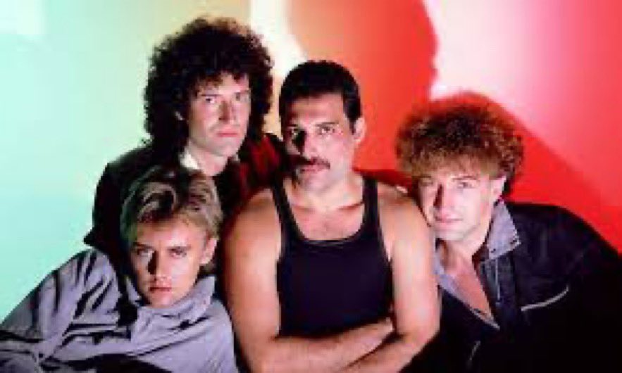 historyrock_'s tweet photo. Queen or The Rolling Stones? 🤔👇🏻🎸 https://t.co/chRDhBH8Ac