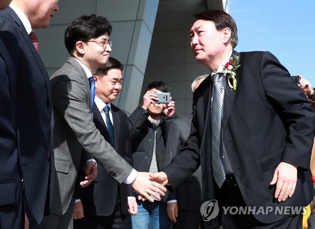 아 이거 왜이렇게 눈물나냐
같은 곳 다른느낌
진짜 위치만 바꼈는데 눈물 한바가지 ㅠㅠㅠ 

200213                                   230407