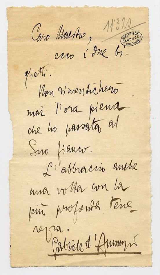 Poesiaitalia's tweet photo. Grafie poetiche ✍️ eccellenti:
- Cesare Pavese
- Giacomo Leopardi 
- Gabriele D'Annunzio
- Eugenio Montale

Qual è la tua preferita? https://t.co/oNblLlTD9j