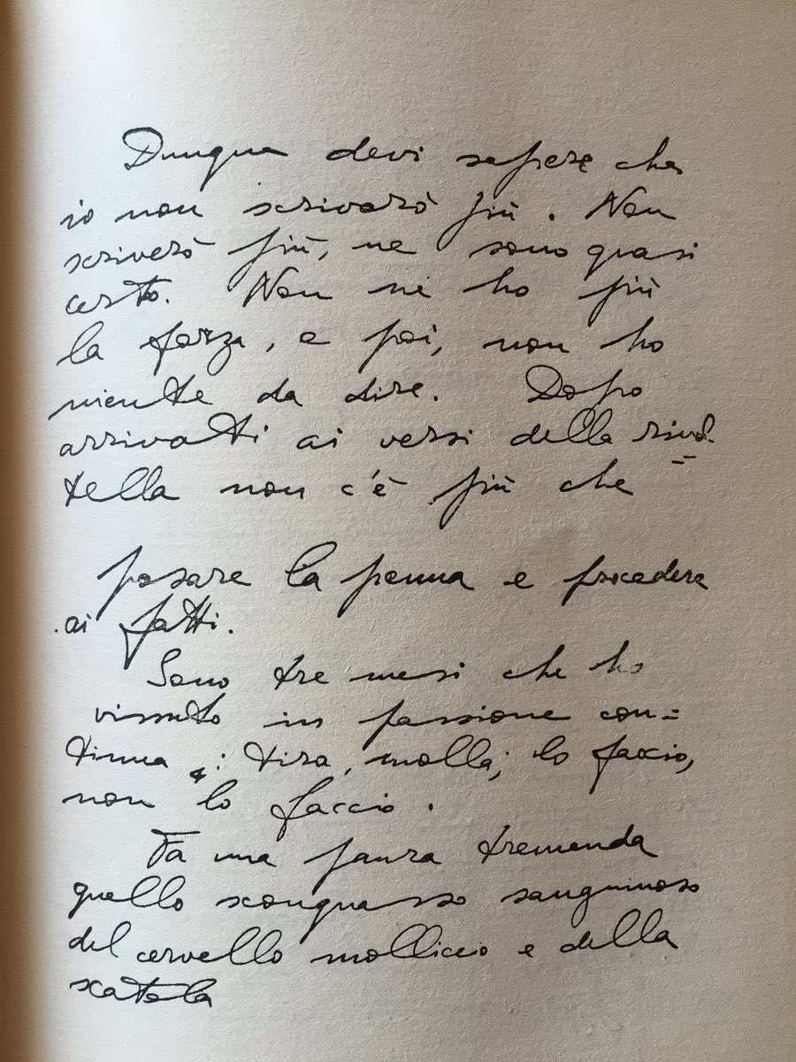 Poesiaitalia's tweet photo. Grafie poetiche ✍️ eccellenti:
- Cesare Pavese
- Giacomo Leopardi 
- Gabriele D'Annunzio
- Eugenio Montale

Qual è la tua preferita? https://t.co/oNblLlTD9j