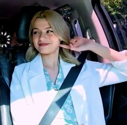 nicc_chole's tweet photo. She is the most beautiful passenger I've ever seen and no one can change my mindd😭😭
#GrabxFreenBecky https://t.co/LaeZkSiNCk