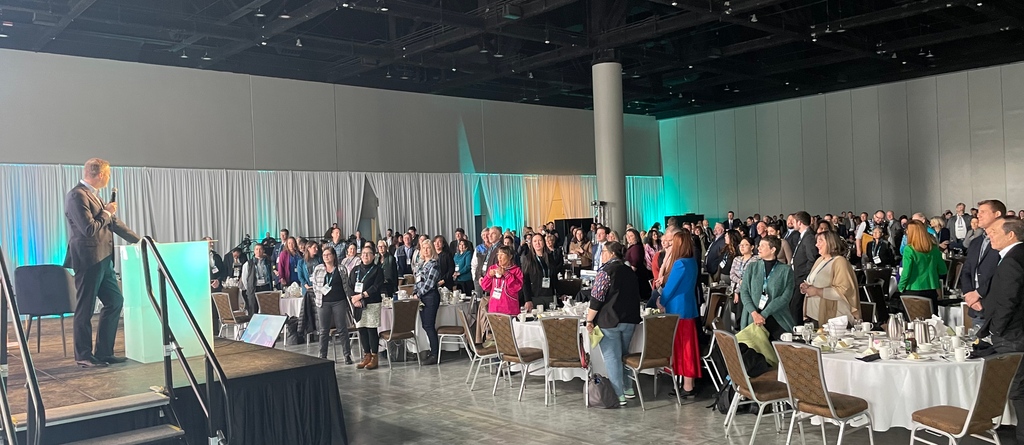 “Everyone, please stand if you have been inspired and excited to invest in Alaska” after coming to @arcticencounter, invited McKinley CEO Rob Gillam. Not a seated person in sight among the 800+ attendees. #investinalaska #alaska #investment