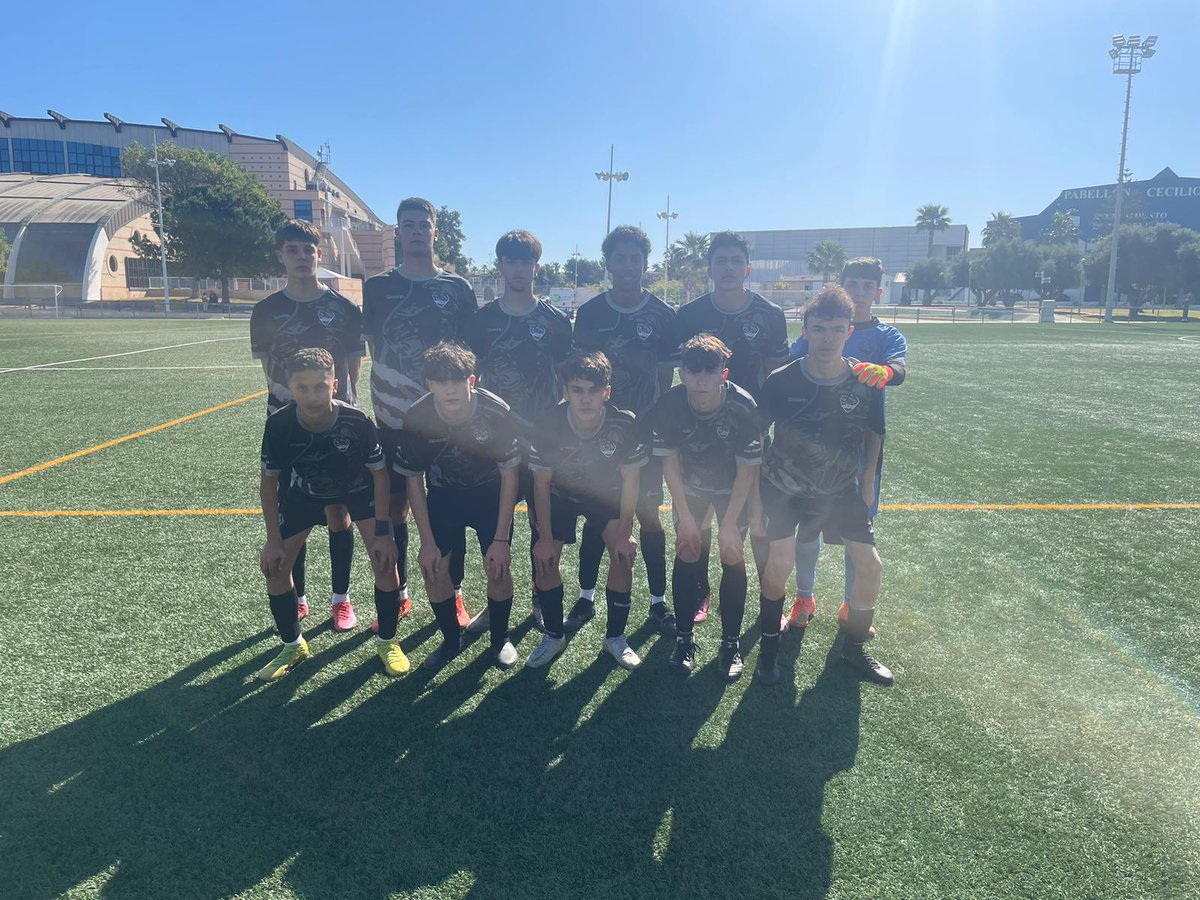 CD_Coslada's tweet photo. CADETE| Los 🦁🦁🦁 de @EloyEdu han disputado está mañana su segundo partido en la @TorreviejaCup  y han conseguido una victoria por 3-1 frente al COX COACHING SCHOOL.

Su tercer partido lo disputarán esta tarde a las 18:00h frente al CF PROMESAS TORREVIEJA "A".

#SoyDelCoslada ♥️ https://t.co/umi1NCP1WY