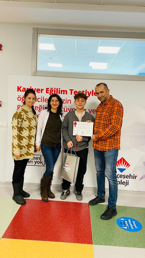 Best and Best Jr. 2023 Online English Speaking Competition Doğu Anadolu Bölge birincisi 9 Fen sınıfı öğrencimiz Adil Ege Tütüncü 'yü tebrik eder , başarılarının devamını dileriz @VahapIk3 <a href="/EdaYagmurAydin1/">Eda Yağmur Aydın</a> <a href="/Akinozcan23/">Akın Özcan</a> <a href="/harun_yildiran/">Harun YILDIRAN</a> <a href="/elazigbahcsehir/">BK Elazığ Kampüsü</a> pic.x.com/Xwrw5ueCpl
