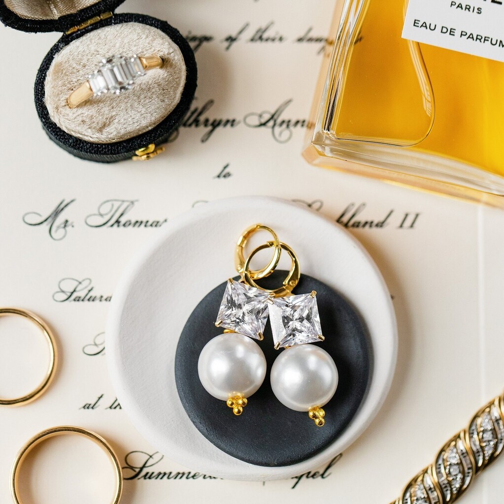 Black, white, and gold... this combo never goes out of style 🤩 #danacubbageweddings #dcwcouples <a href="/kathryn_ann_s/">Kathryn Strickland</a> @chanelofficial instagr.am/p/Cqu_GLss1Jx/