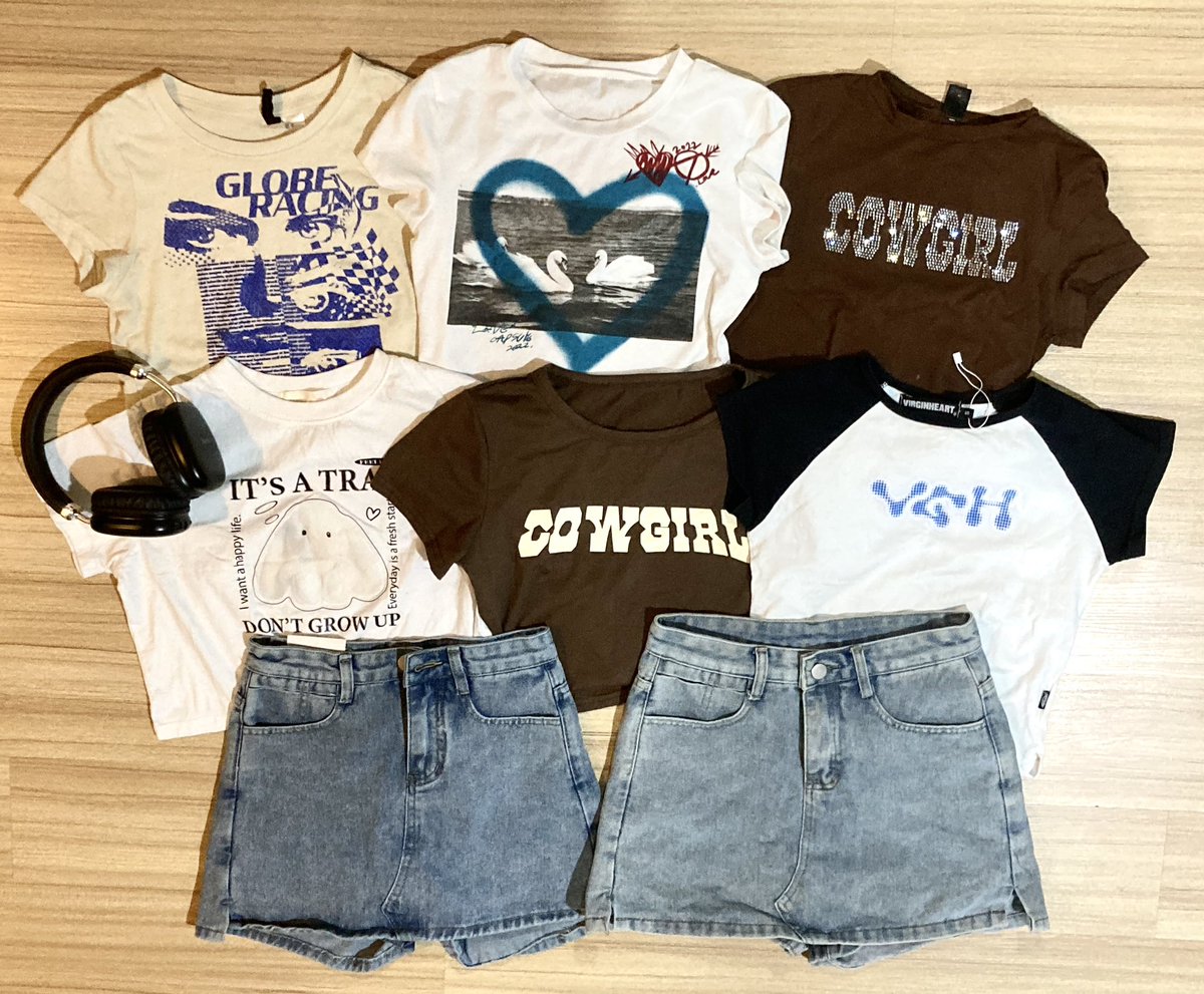 iimmykx's tweet image. 𓂋  𖧷 · ส่งต่อเสื้อผ้า 💒

⸝🎀 ราคาไม่เกินหลักสิบทุกตัว ส่วนใหญ่ไม่เกิน80 มีเยอะกว่าในรูปน้าา

✬ ค่าส่ง1-3 ตัว40/เหมาส่ง50
✬ รี+ปักลด5-.

⌛️ลงพรุ่งนี้ (วันเสาร์ 25/03) 19.00 น.⌛️

#ส่งต่อเสื้อผ้า #ส่งต่อเสื้อผ้ามือสอง #ส่งต่อ  #เสื้อผ้ามือสอง #โล๊ะตู้ #โล๊ะตู้เสื้อผ้า