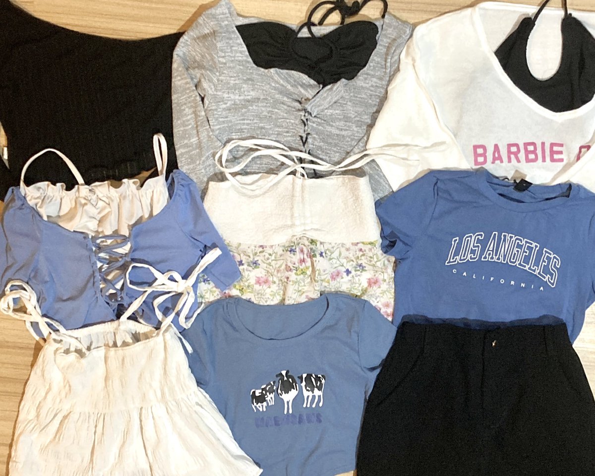 iimmykx's tweet image. 𓂋  𖧷 · ส่งต่อเสื้อผ้า 💒

⸝🎀 ราคาไม่เกินหลักสิบทุกตัว ส่วนใหญ่ไม่เกิน80 มีเยอะกว่าในรูปน้าา

✬ ค่าส่ง1-3 ตัว40/เหมาส่ง50
✬ รี+ปักลด5-.

⌛️ลงพรุ่งนี้ (วันเสาร์ 25/03) 19.00 น.⌛️

#ส่งต่อเสื้อผ้า #ส่งต่อเสื้อผ้ามือสอง #ส่งต่อ  #เสื้อผ้ามือสอง #โล๊ะตู้ #โล๊ะตู้เสื้อผ้า