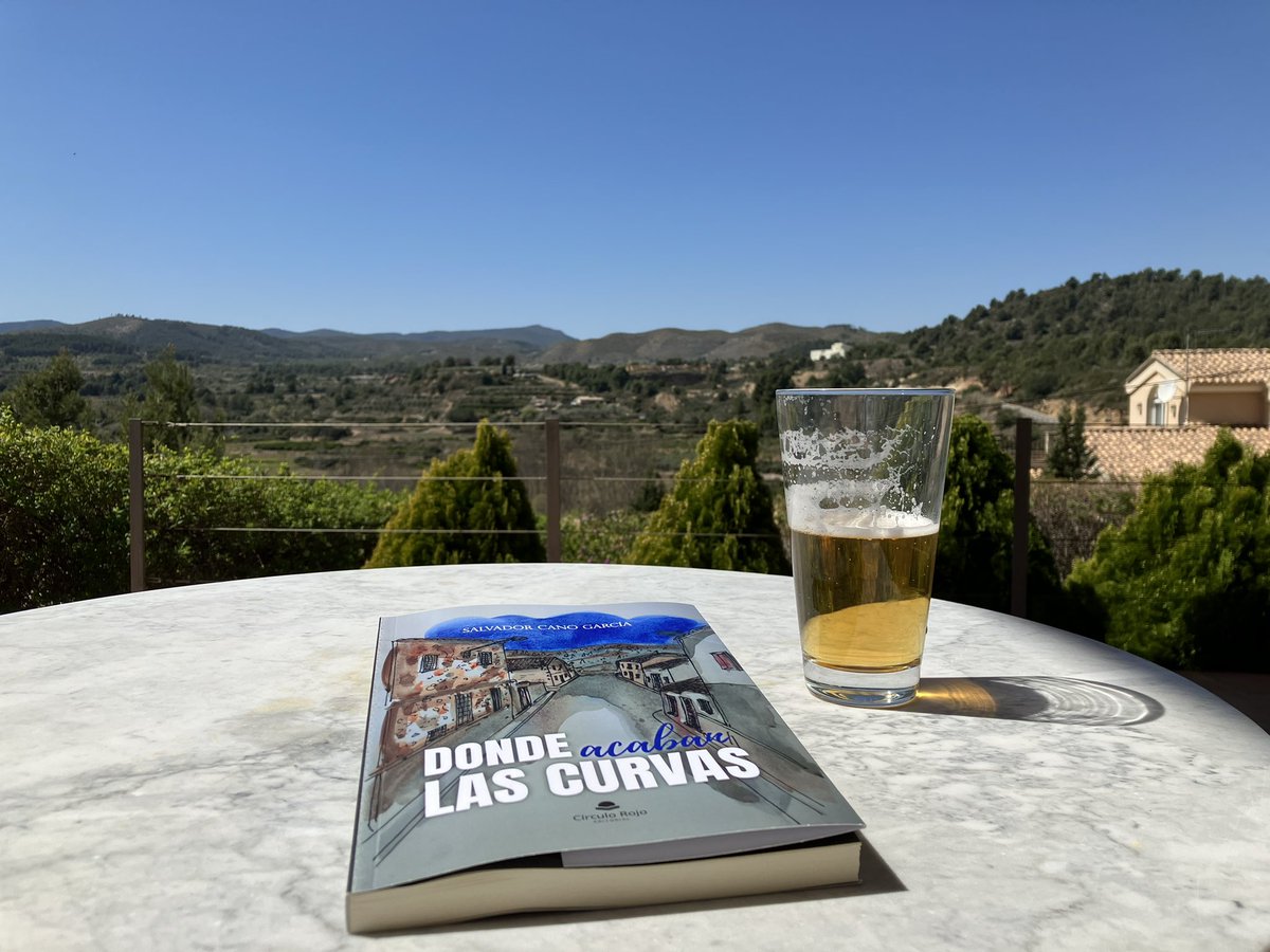 MontenegroXimo's tweet photo. #editorialcirculorojo What else? Sol, naturaleza y “Donde acaban las curvas” de @scangarcia que más se puede pedir… https://t.co/YBBEqzpqCK