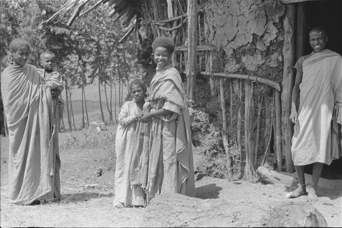 biniamhirut's tweet photo. Family in Dessie 1937 https://t.co/a1Ay5toy24