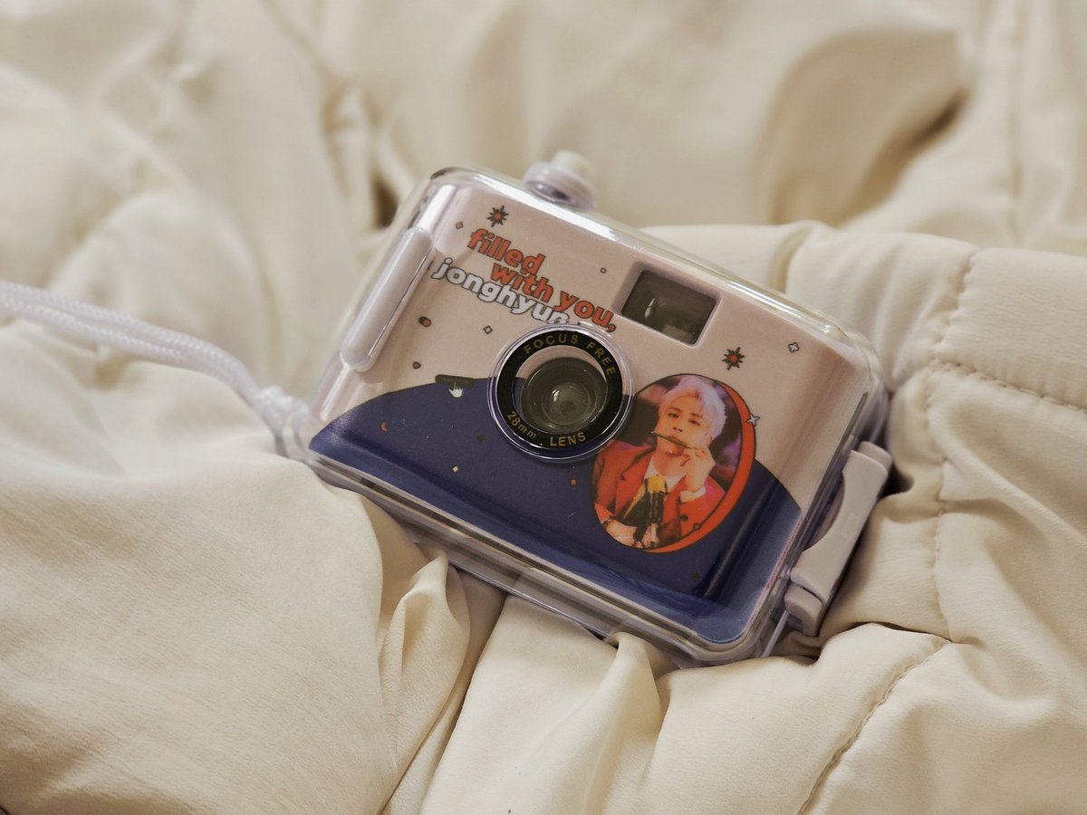 ˚ ☁︎ ˚｡⋆｡
𝘧𝘪𝘭𝘭𝘦𝘥 𝘸𝘪𝘵𝘩 𝘺𝘰𝘶,

⁕ 내일 랜덤 특전당첨은 특전봉투속 토이카메라를 외치는 종현이! 
   해당 티켓을 가지고 카운터에 오시면 토이카메라를 드려요💗
   꼭 특전을 뜯어 확인해주세요!!

#여전히_너로_가득채운_4월
#올해도_종현이생일_가득준비함