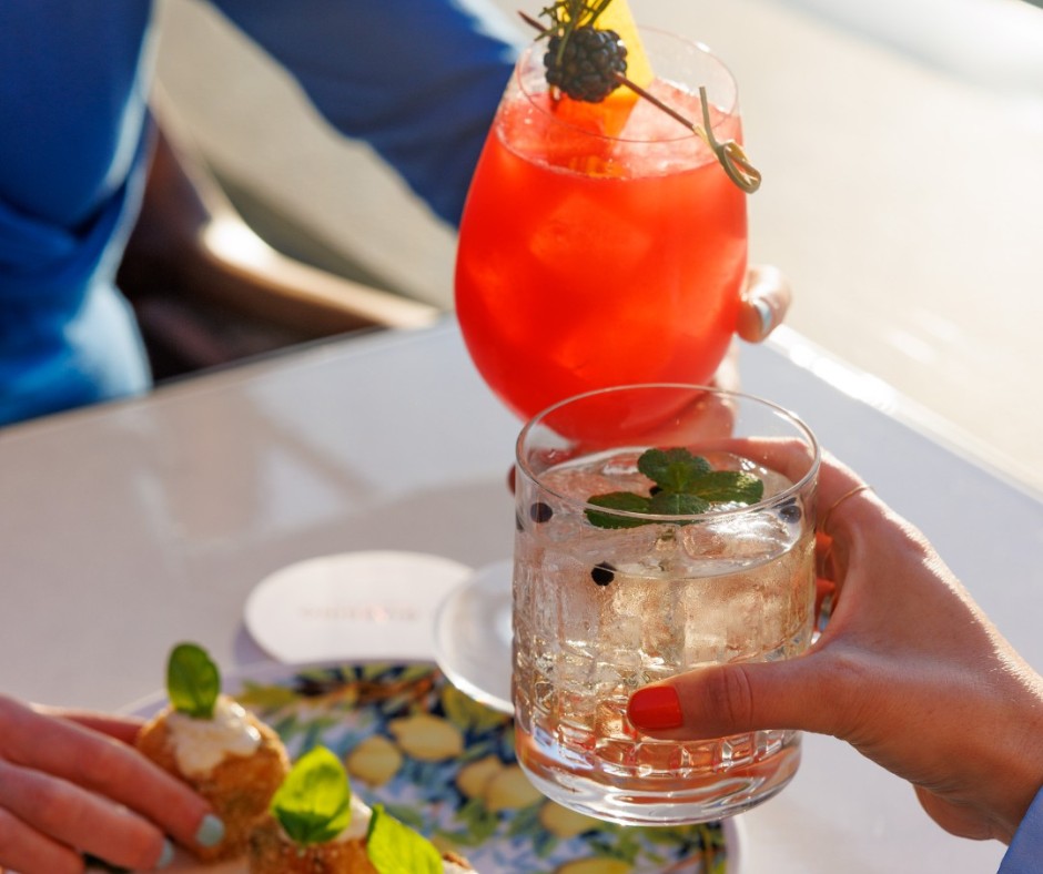 Cheers to the Easter weekend!

#dinewithDC #aTasteofEden #Easter #rooftopbar #Rome