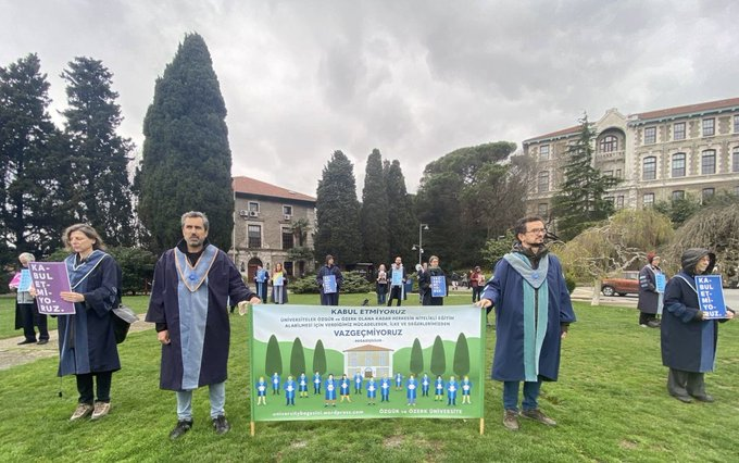 Lale Akarun (@laleakarun) on Twitter photo Silent vigil #563. Our stand to defend the university is featured in a comment by Biray Kolluoğlu and myself in <a href="/NatureHumBehav/">Nature Human Behaviour</a> now: You may read "Standing up for the University" through the link:
rdcu.be/c9nlb Silent vigil #563. Our stand to defend the university is featured in a comment by Biray Kolluoğlu and myself in <a href="/NatureHumBehav/">Nature Human Behaviour</a> now: You may read "Standing up for the University" through the link:
rdcu.be/c9nlb