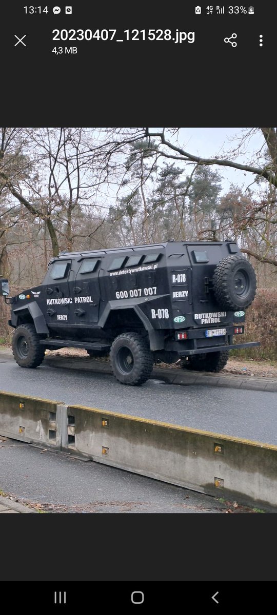 FaireMobilitaet's tweet photo. Der polnische Arbeitgeber hat Schlägertrupps angeheuert, um die Proteste der Lkw-Fahrer in #Gräfenhausen zu beenden. Es handelt sich mutmaßlich um #Rechtsextremisten. Polizei, Gewerkschaften und Presse sind vor Ort. 
#Solidarität @dgb_news @_verdi https://t.co/3n9sFNP029