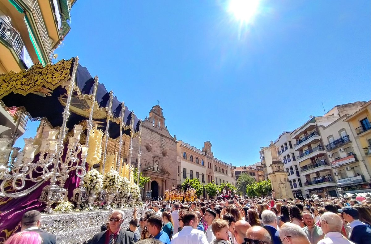 Viernes Santo en Linares.

<a href="/NazarenoLinares/">Nazareno de Linares</a>