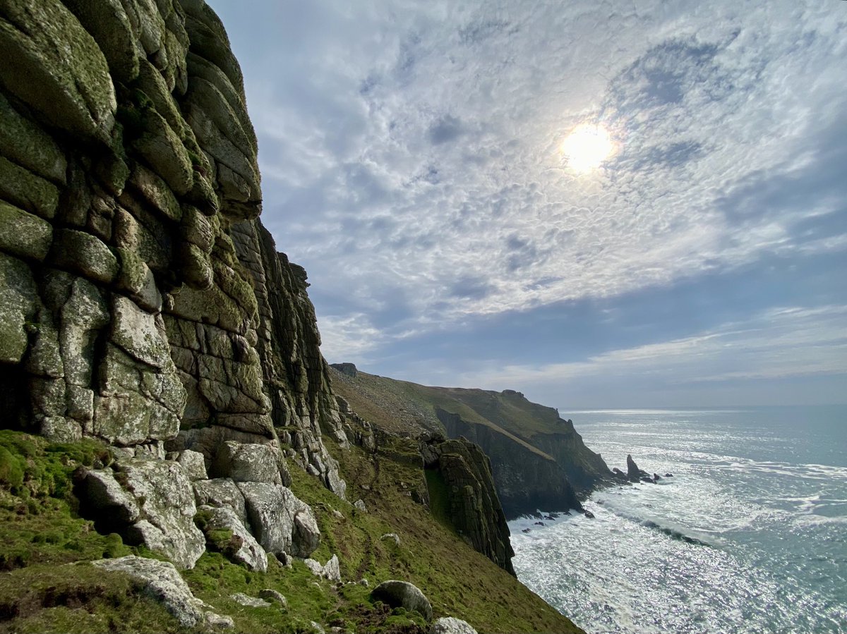 The Cheeses & Needle Rock, Jenny’s Cove #Lundy #Cheeses #coastline #Rock #ocean #Bristolchannel https://t.co/IPsjbqW0fr