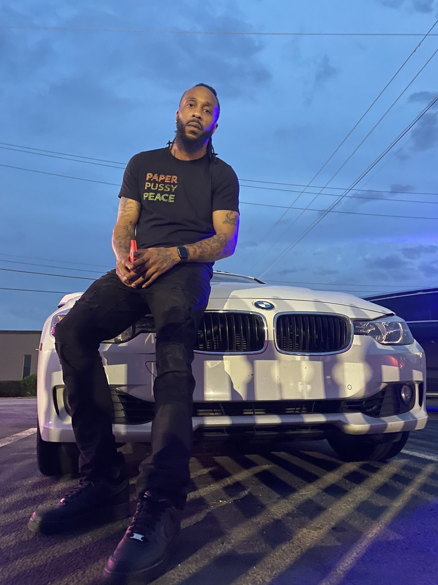 Gene_McCoo's tweet photo. U Gotta Watch Yo Own Back When U Thuggin Solo He Dissed Me Onna Net Shiid Dats Just Free Promo 🦍🤟🏾😮‍💨 

Shirt By - @uncomfortabletruthlifestyle 👕💯

#Newhiphop #genemccoo #newartist  #unsignedartist #unsignedrapper #undergroundhiphop #undergroundrapper #upcomingartist #music https://t.co/gJZThDgA0e