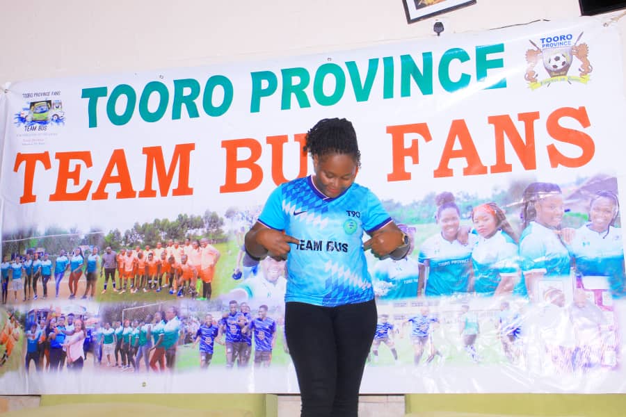 TeamBus01's tweet photo. Ladies And Gentlemen 🎉🎉

Allow Us Introduce To You @TeamBus01 Official Jersey 💧💧

Place Your Order For The Full Kit At 35000 Ugsh Only. 
For Order Call Or WhatsApp +256 760 494350

#TeamBus        ||    #MovingForward
#OneLove     ||      #TheVibeMakers https://t.co/L5NjWeZEfB