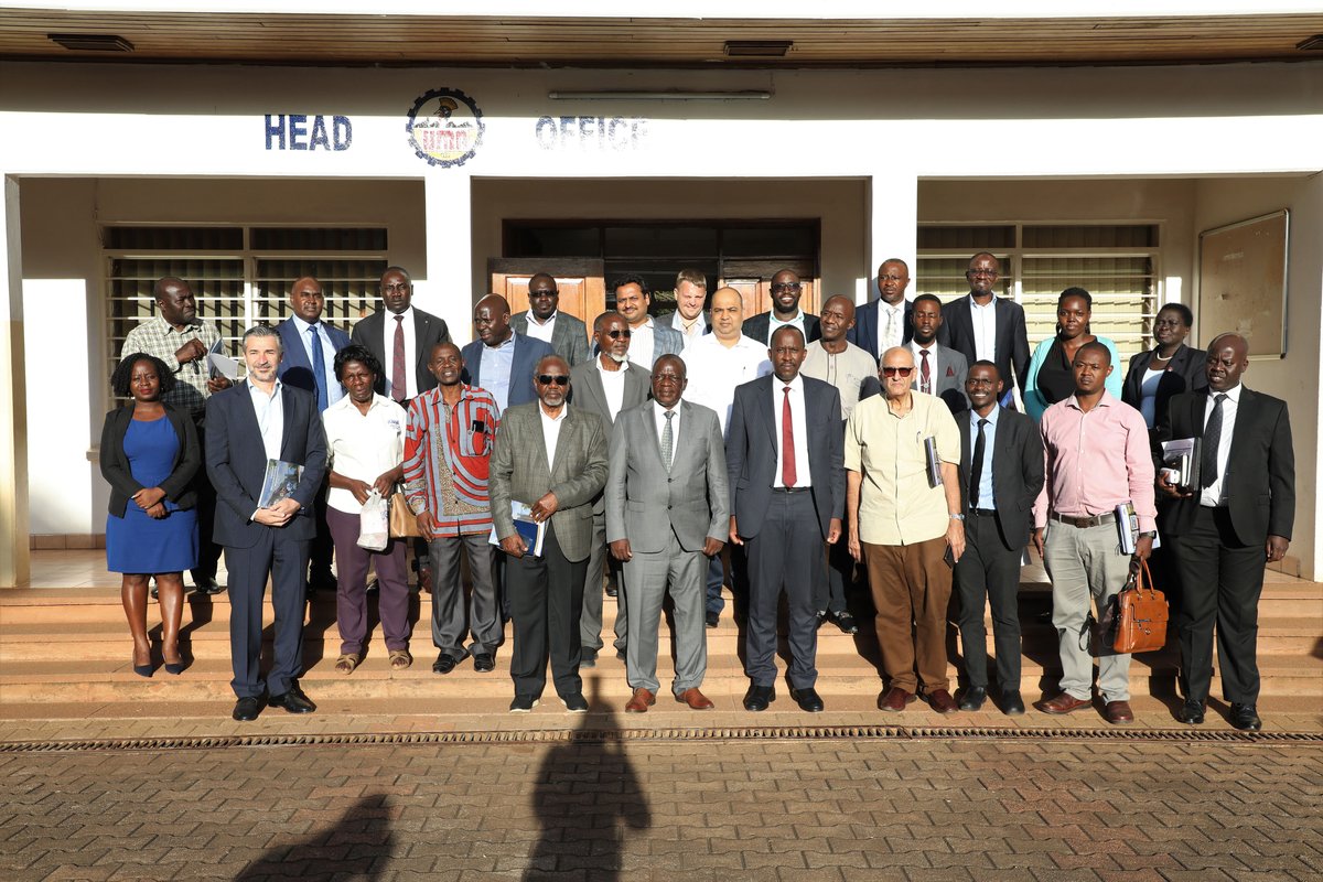 URA_CG's tweet photo. It was an honor for my team and I, to meet the leadership of Uganda Manufacturer’s Association on tax compliance improvement matters.

For a country that is focused on import substitution as a strategy, the manufacturing sector is crucial to our pursuit of economic independence. https://t.co/5hhqKluA2F
