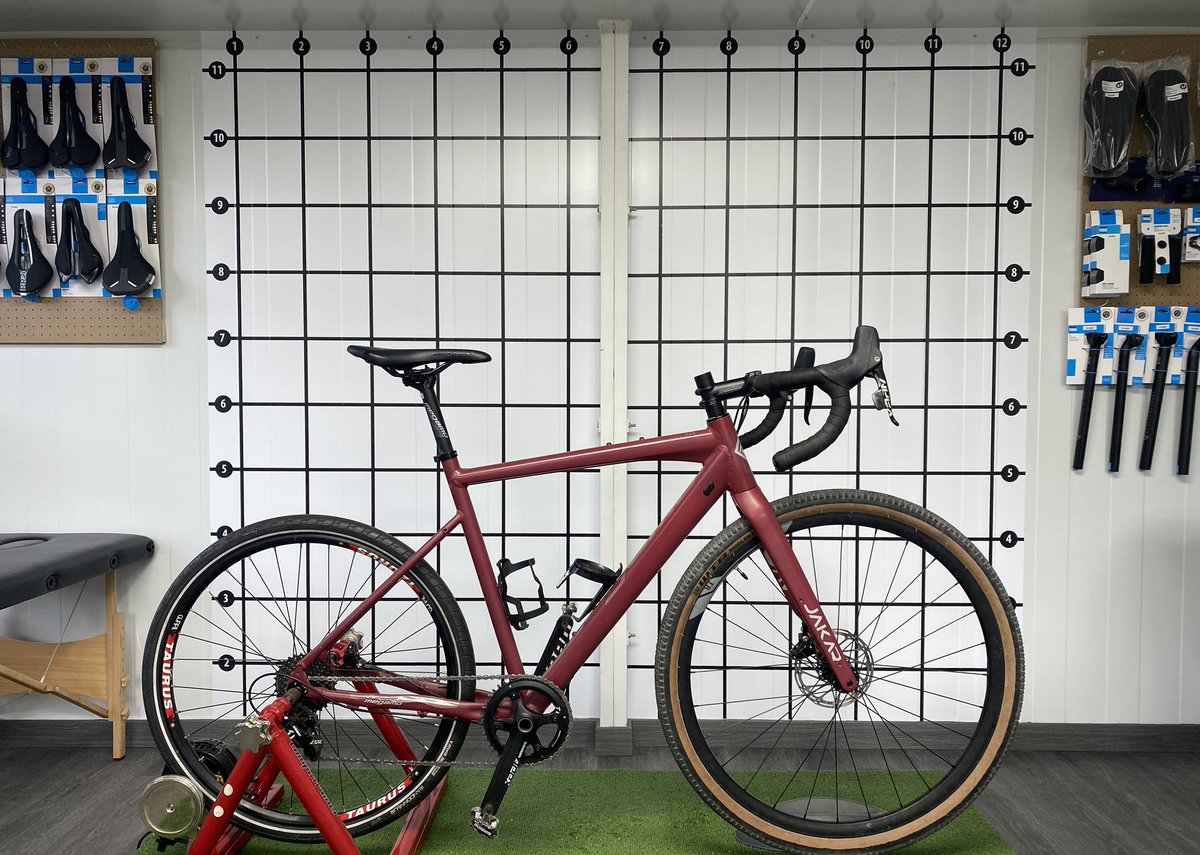 OSBiomecanica's tweet photo. 🔴Las Gravel están de moda!!! 🤟🏽🤟🏽🤟🏽Nos vemos a la vuelta de Semana Santa. 🔴 https://t.co/kh1BvHA8yG