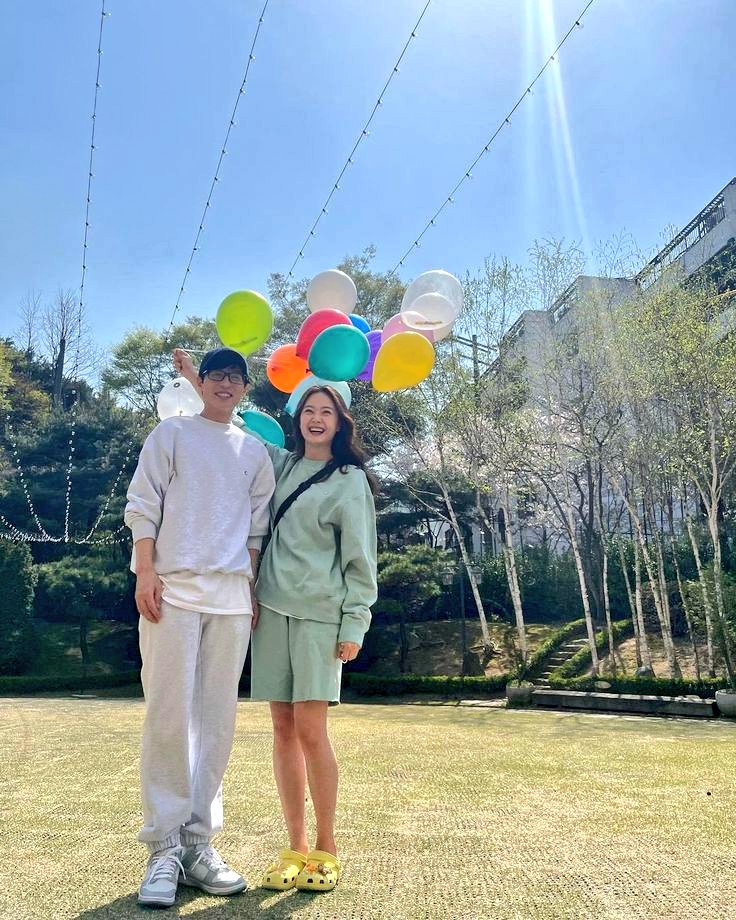 kyuzisis's tweet photo. I really love this picture of them 🫶🏻 Happy Birthday dear Somin
#SpringSunshineSomin
#HappySominDay
#JeonSoMin #전소민
#RUNNINGMANinMANILA https://t.co/20jdRvM6cG
