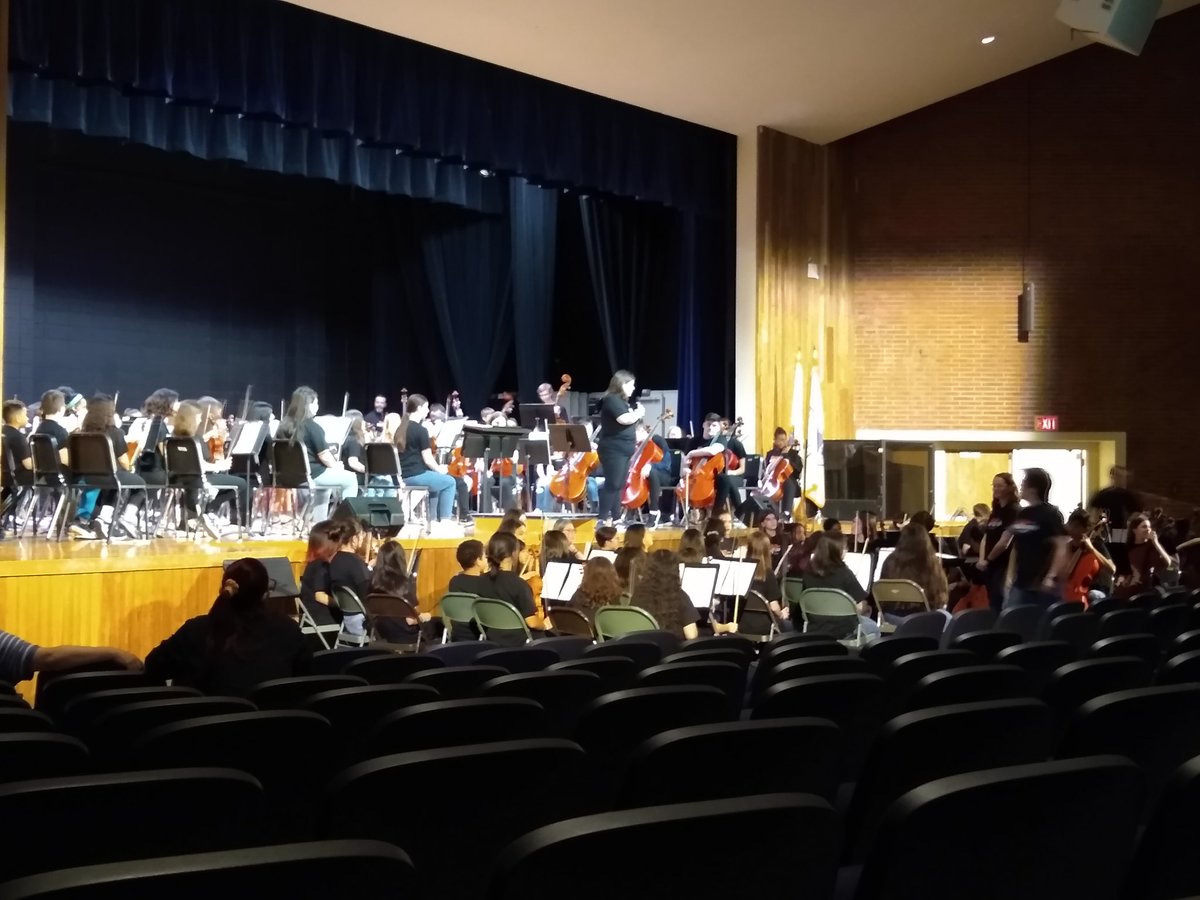 MsBray214's tweet photo. StringFest was so fun last night! Great job orchestra students! https://t.co/57PEXNzHbK