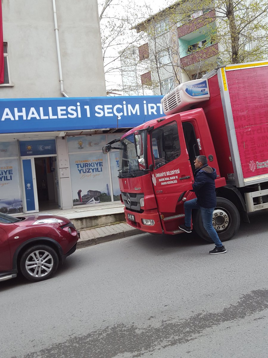 KARAOSMANOLU5's tweet photo. Akp ümraniye belediyesinin kamyonu ERDOĞAN SAYESİNDE  Kartal, hürriyet mah Akp seçim ofisinin hizmetimdedir. https://t.co/5o2Zrtrayh