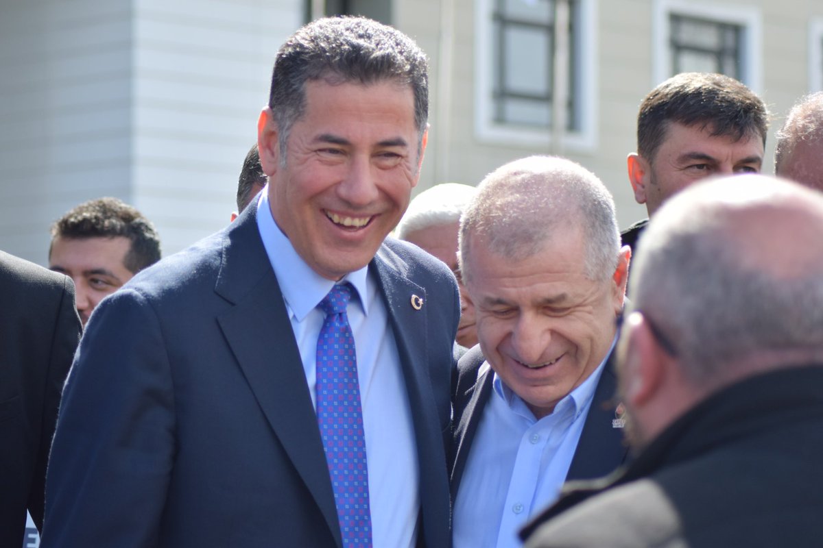 Bugün, medya ambargosuna karşı Zafer Partisi Genel Başkanı <a href="/umitozdag/">Ümit Özdağ</a> ile birlikte RTÜK önünde basın açıklaması yaptık.

Basının siyasi baskılara maruz kalmadığı bir Türkiye'yi 14 Mayıs itibariyle yeniden inşa edeceğiz. 

<a href="/oz_vecdet/">Dr. Vecdet Öz</a>  <a href="/Nesetdoganulkem/">Neşet DOĞAN</a> @TPmehmetsaglam
#OAnGeliyor