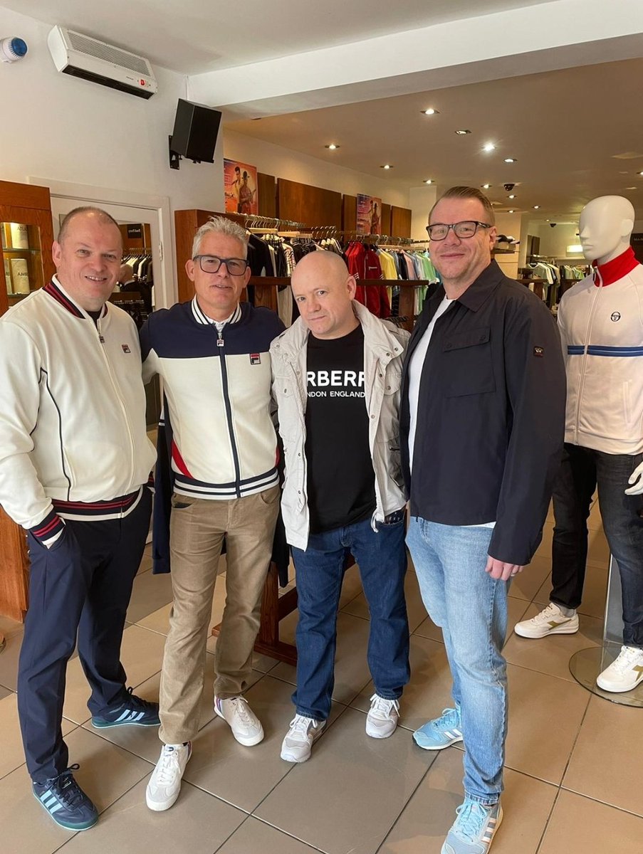 The main man @neilprimett80s with myself and customers visiting the store today.
A true gentleman 🤝
@NorthernThreads @casualclassics 
#ATownCalledMalice @FilaUK