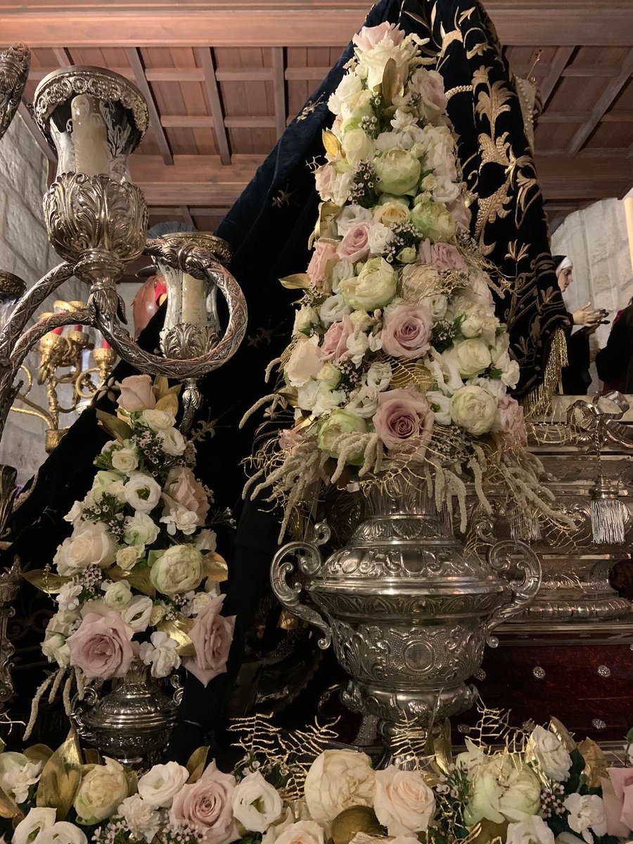 SOLEDAD I EXORNO FLORAL

Un año más el Viernes Santo llegó y el paso de La Soledad se presenta para esta noche con la flor dispuesta por D. Francisco Valdivia Casas.