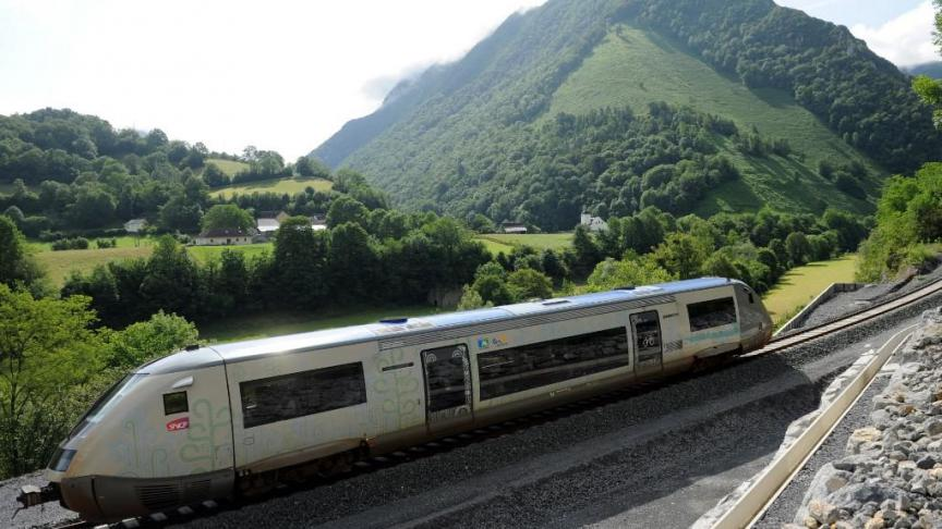 lavoixdunord's tweet photo. Futuristes, autonomes ou à hydrogène : l’avenir des petites lignes de train se dessine doucement #SNCF #innovation
https://t.co/eaQIdBPhPL https://t.co/QfFEC9iQiU