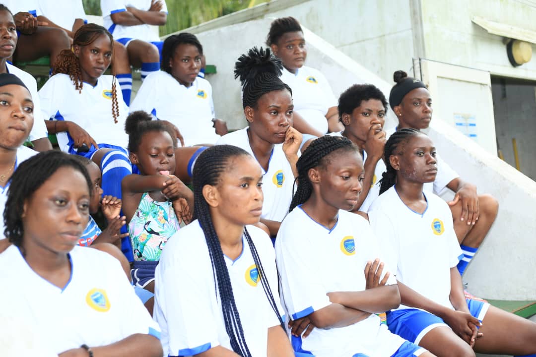 anfpg's tweet photo. #tournéeanfpg
Notre équipe rencontré d'hier à #Libreville , les joueuses de #MwindaSportsGABON pour leurs présenter services de l'#ANFPG et du #FondsGabonaisdesFootballeurs. 👏🏾 https://t.co/vxv5kyq4Yo